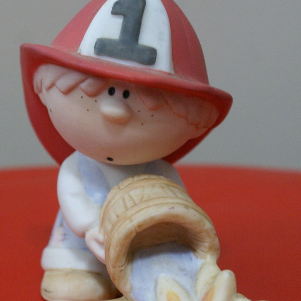 Vintage Bumpkins Porcelain Figurine Firefighter Boy Fireman Tim Fabrizio 1996 3"